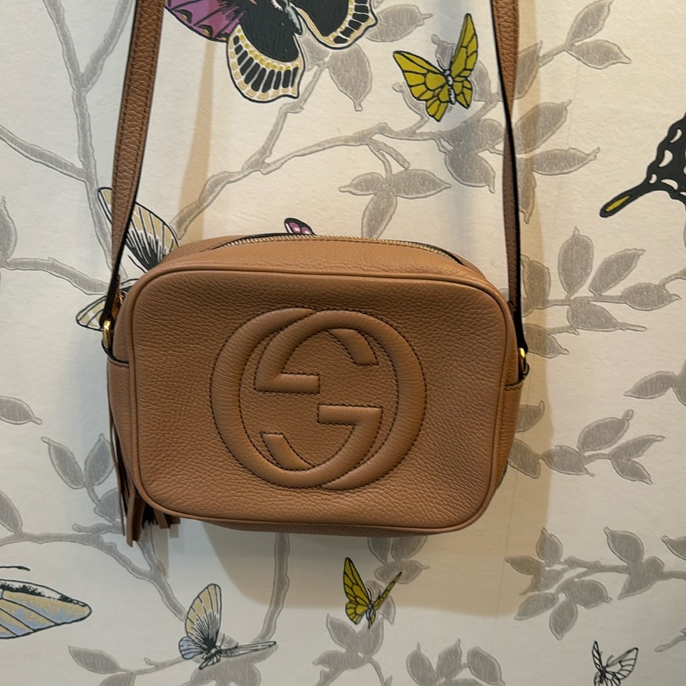 Gucci Pebbled Calfskin Small Soho Disco Bag Camelia